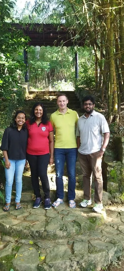 Kandy Okaya 0*,